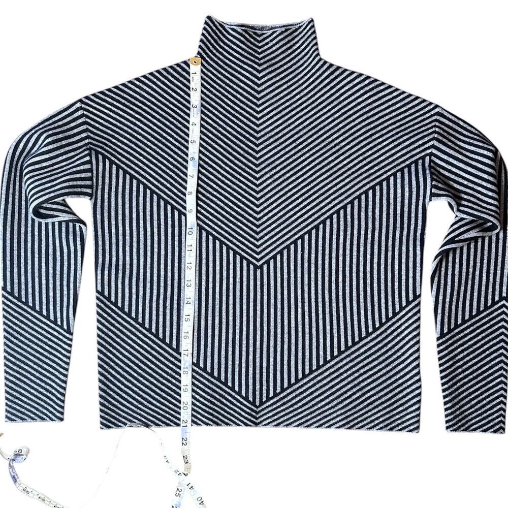 Women’s XS Super Soft Contemporary 60’s Mod Geometric Career Mockneck Sweater - Picture 3 of 7